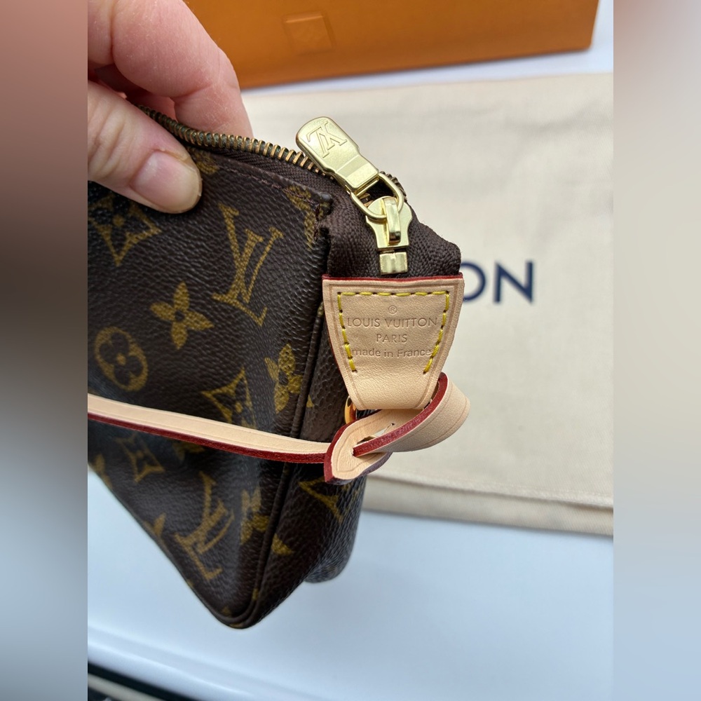 Louis Vuitton Monogram pochette bag with LV dust bag and box - Picture 5 of 10
